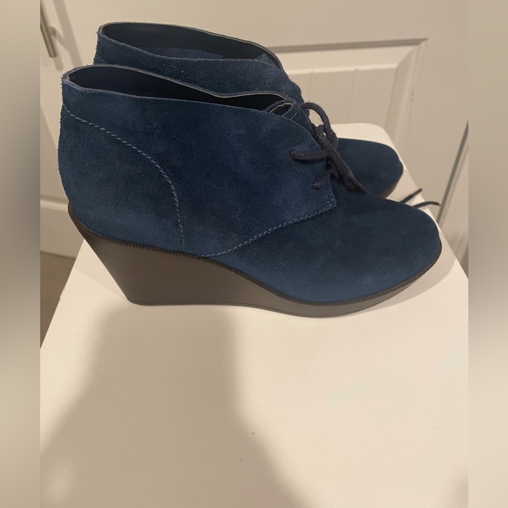 NWT Cole Haan Britta Chukka woman’s wedge booties Size 7.5B Blazer Blue Suede